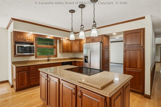 102 Rustic Highlands Road, Teays, WV 25526