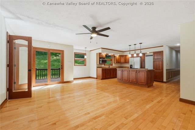 102 Rustic Highlands Road, Teays, WV 25526