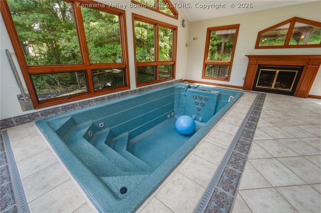 102 Rustic Highlands Road, Teays, WV 25526