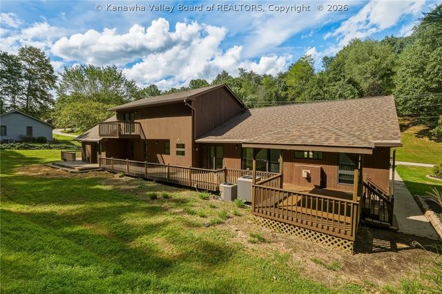 102 Rustic Highlands Road, Teays, WV 25526