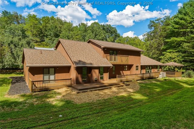 102 Rustic Highlands Road, Teays, WV 25526