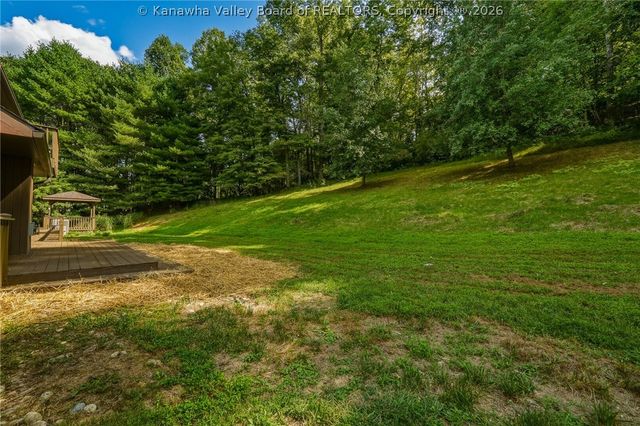 102 Rustic Highlands Road, Teays, WV 25526