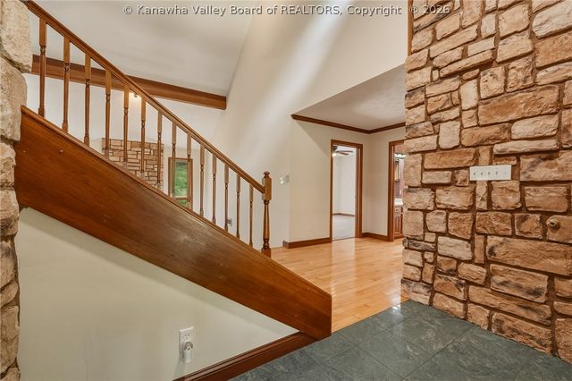 102 Rustic Highlands Road, Teays, WV 25526