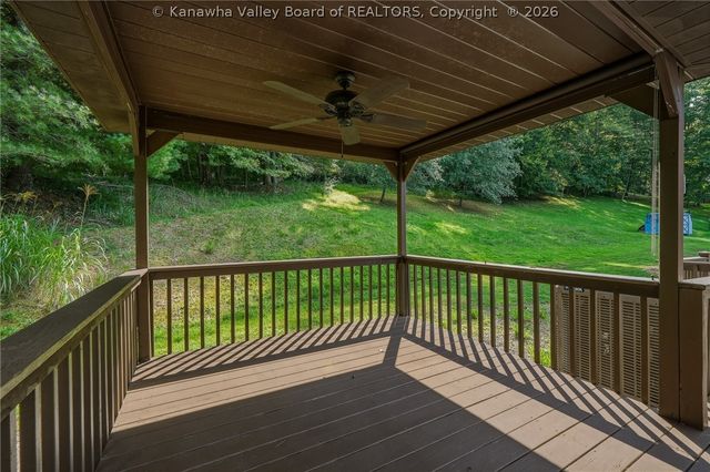 102 Rustic Highlands Road, Teays, WV 25526