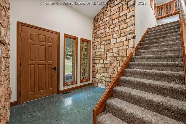 102 Rustic Highlands Road, Teays, WV 25526