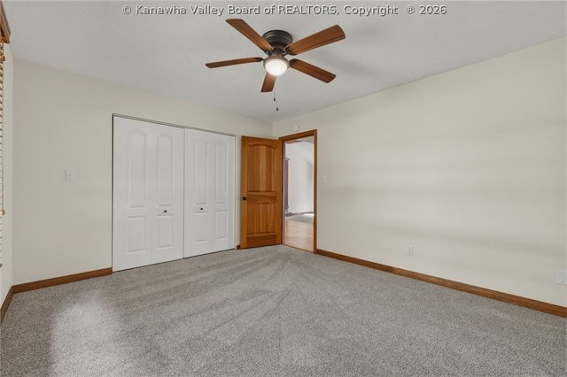 102 Rustic Highlands Road, Teays, WV 25526