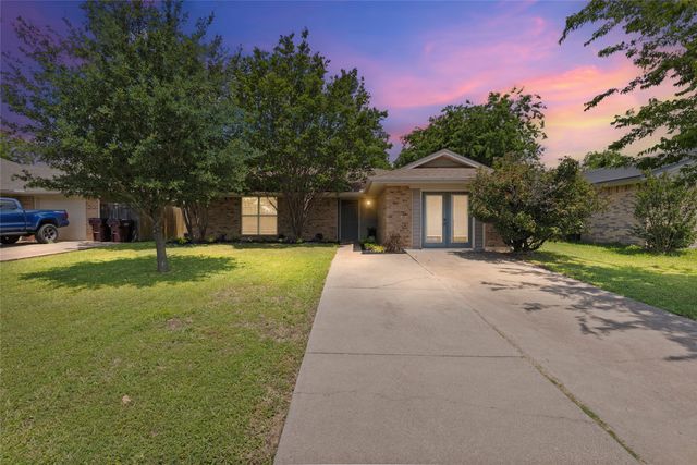 824 Meadowdale Drive, Royse City, TX 75189