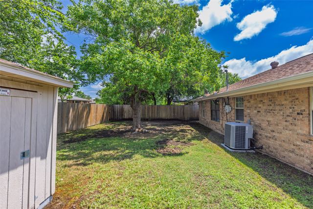 824 Meadowdale Drive, Royse City, TX 75189