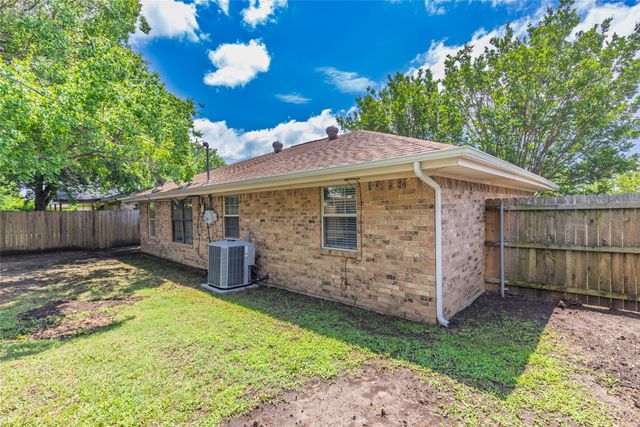 824 Meadowdale Drive, Royse City, TX 75189