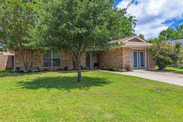 824 Meadowdale Drive, Royse City, TX 75189