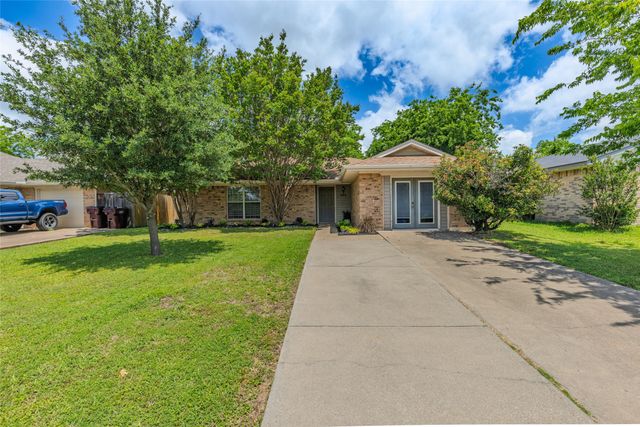 824 Meadowdale Drive, Royse City, TX 75189