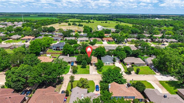 824 Meadowdale Drive, Royse City, TX 75189