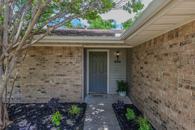 824 Meadowdale Drive, Royse City, TX 75189