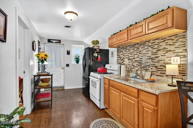 2553 3rd Avenue, Rotterdam, NY 12303