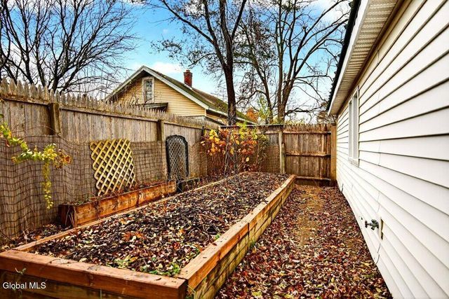 2553 3rd Avenue, Rotterdam, NY 12303