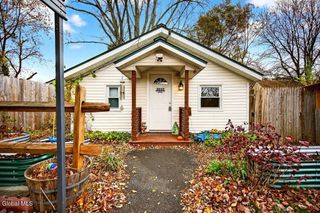 2553 3rd Avenue, Rotterdam, NY 12303