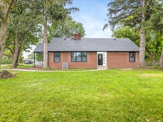 7604 N 2nd Street, Machesney Park, IL 61115