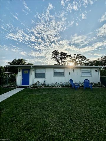 3323 Guilford CT, Naples, FL 34112