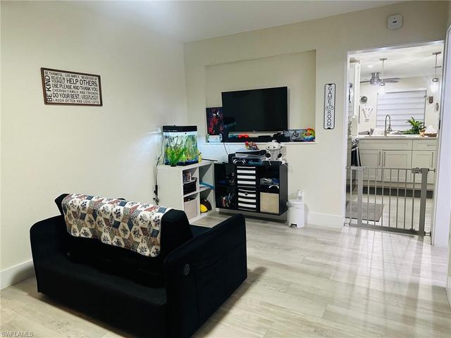 3323 Guilford CT, Naples, FL 34112