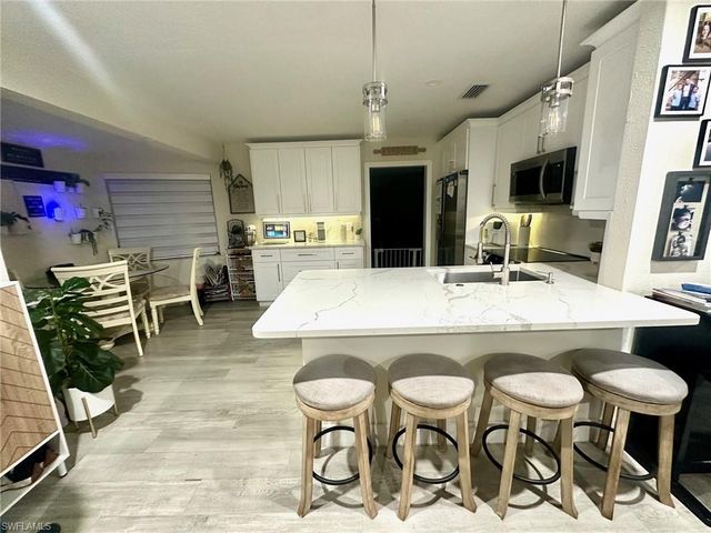 3323 Guilford CT, Naples, FL 34112