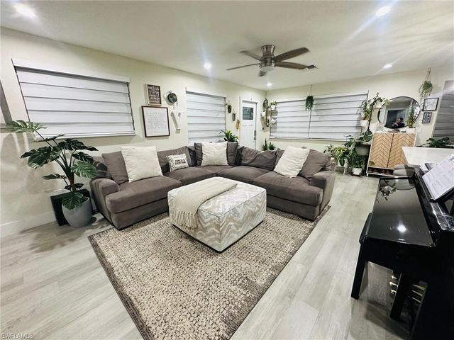 3323 Guilford CT, Naples, FL 34112