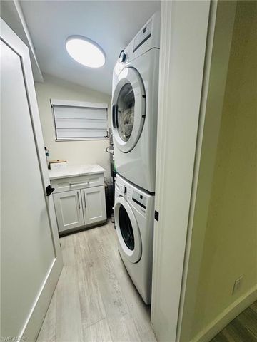 3323 Guilford CT, Naples, FL 34112