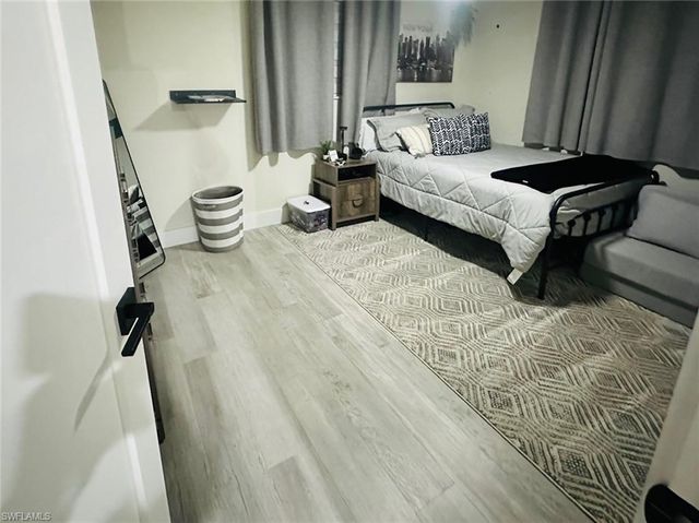 3323 Guilford CT, Naples, FL 34112