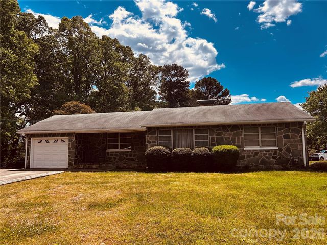 2525 13th Avenue SW, Hickory, NC 28602