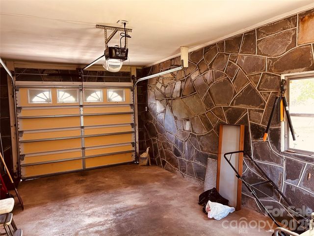 2525 13th Avenue SW, Hickory, NC 28602