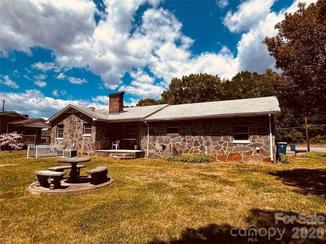2525 13th Avenue SW, Hickory, NC 28602