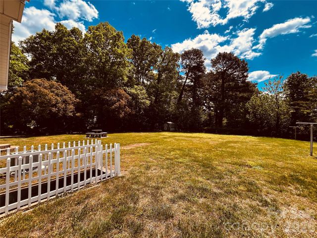 2525 13th Avenue SW, Hickory, NC 28602