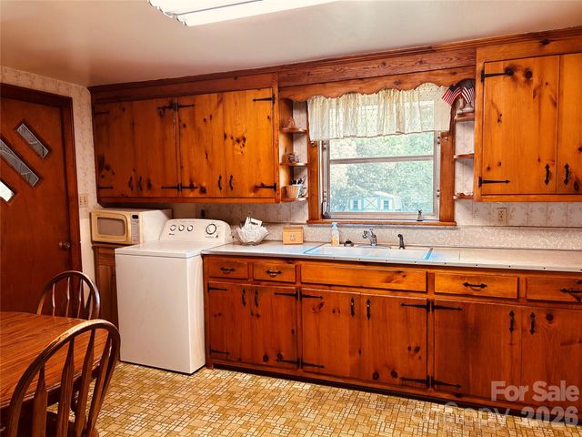 2525 13th Avenue SW, Hickory, NC 28602
