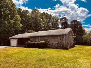 2525 13th Avenue SW, Hickory, NC 28602