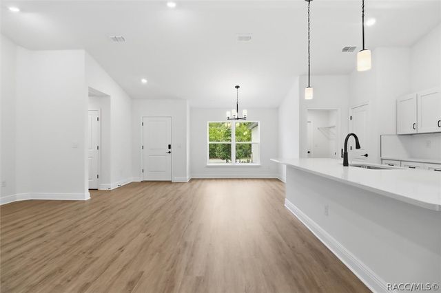 2180 W Dolphin Drive, Dunnellon, FL 34434