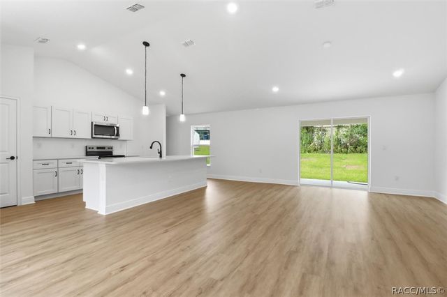 2180 W Dolphin Drive, Dunnellon, FL 34434