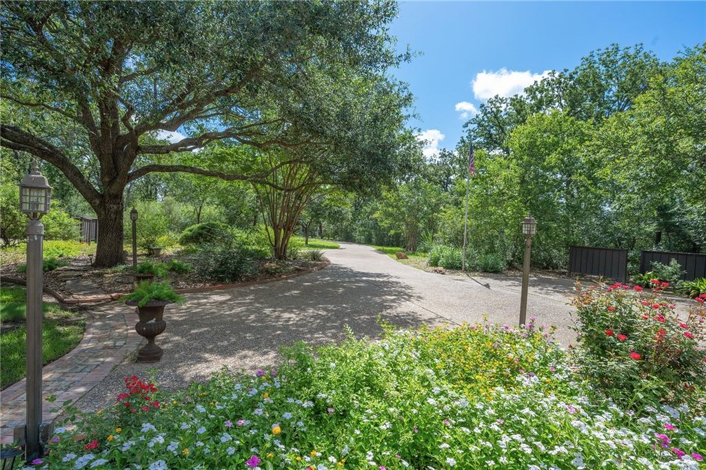 1002 Shady Drive, College Station, TX 77840 — photo 2