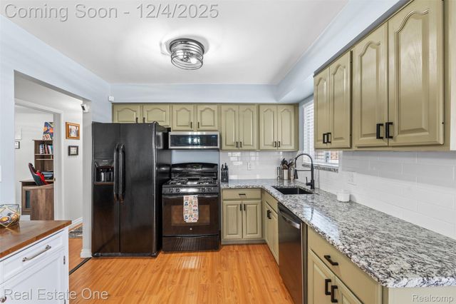 22921 Avon Street, St. Clair Shores, MI 48082