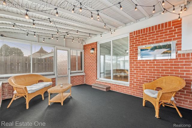 22921 Avon Street, St. Clair Shores, MI 48082