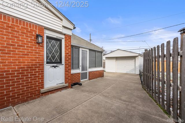 22921 Avon Street, St. Clair Shores, MI 48082