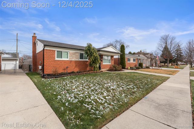 22921 Avon Street, St. Clair Shores, MI 48082