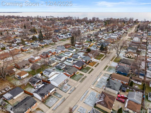 22921 Avon Street, St. Clair Shores, MI 48082