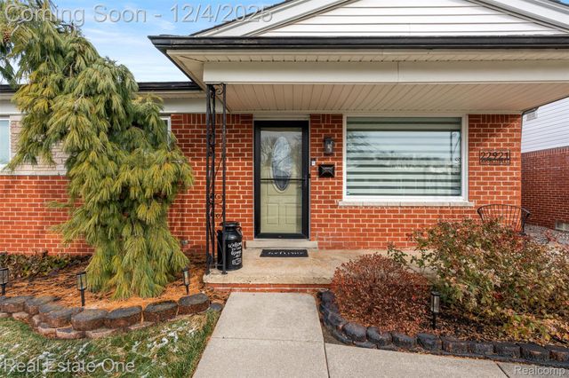 22921 Avon Street, St. Clair Shores, MI 48082