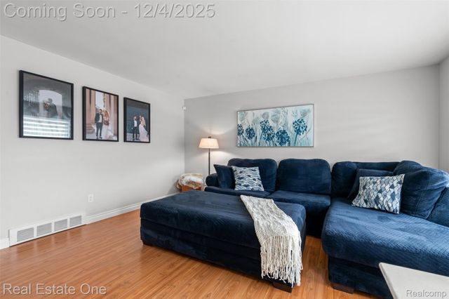 22921 Avon Street, St. Clair Shores, MI 48082