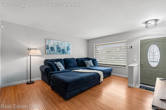 22921 Avon Street, St. Clair Shores, MI 48082