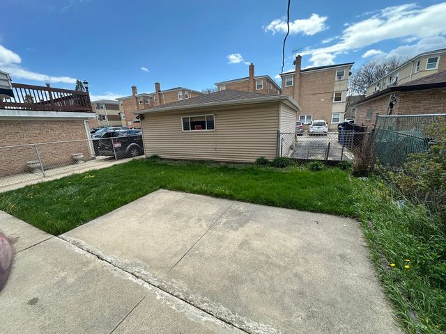 8645 W SUMMERDALE Avenue 1, Chicago, IL 60656