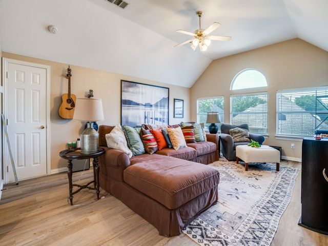 4661 Hearthstone Drive, Frisco, TX 75034