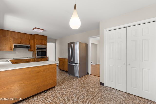 12 Stilwell Drive, Holmdel, NJ 07733
