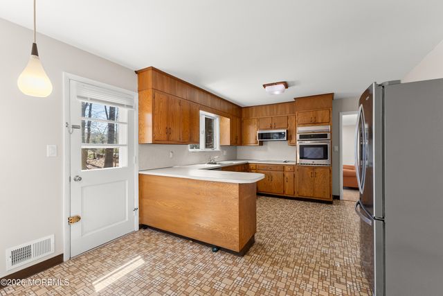 12 Stilwell Drive, Holmdel, NJ 07733
