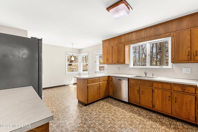 12 Stilwell Drive, Holmdel, NJ 07733