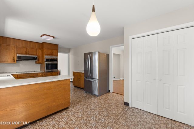 12 Stilwell Drive, Holmdel, NJ 07733